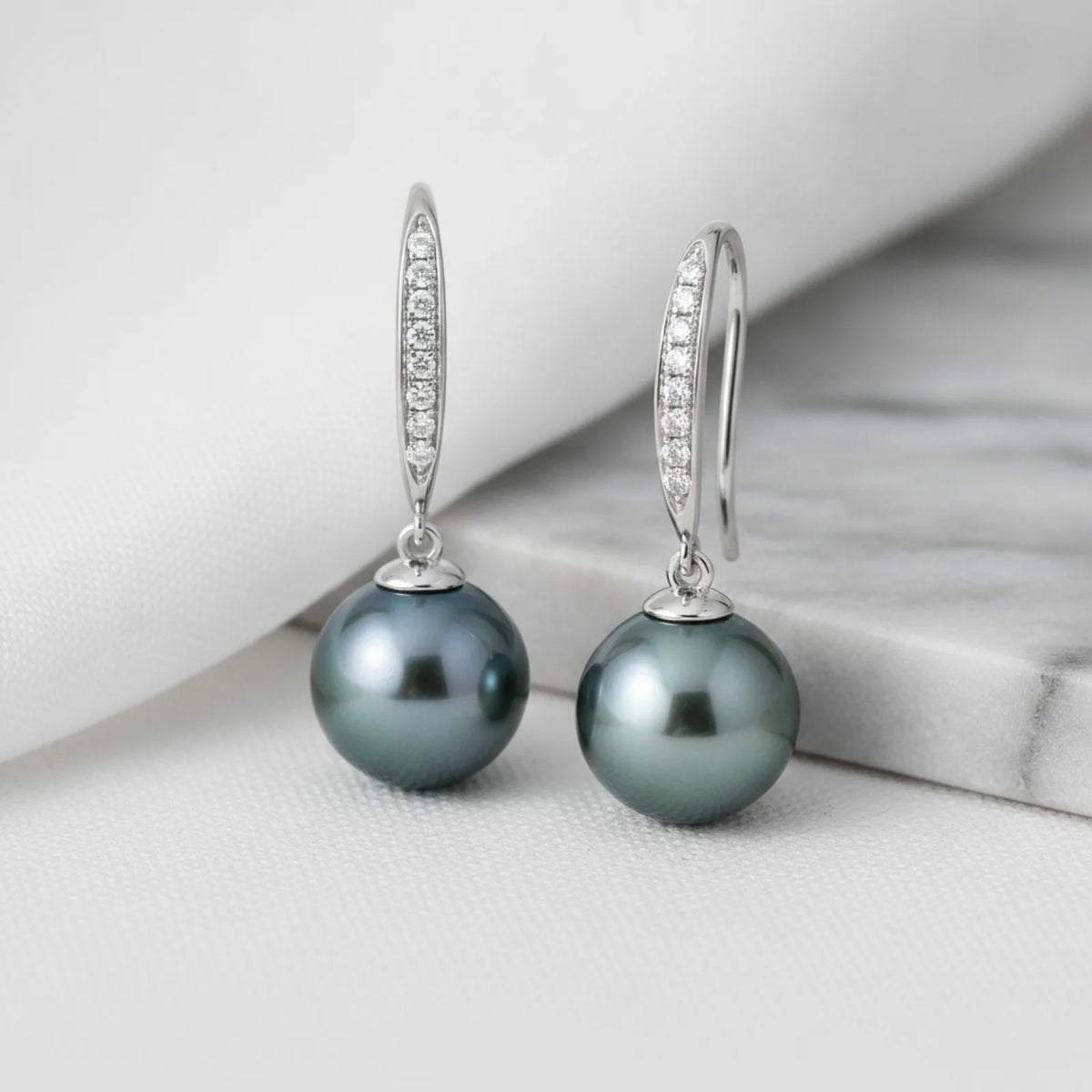 Dormeuses Perle de Tahiti Or Blanc et Moissanite