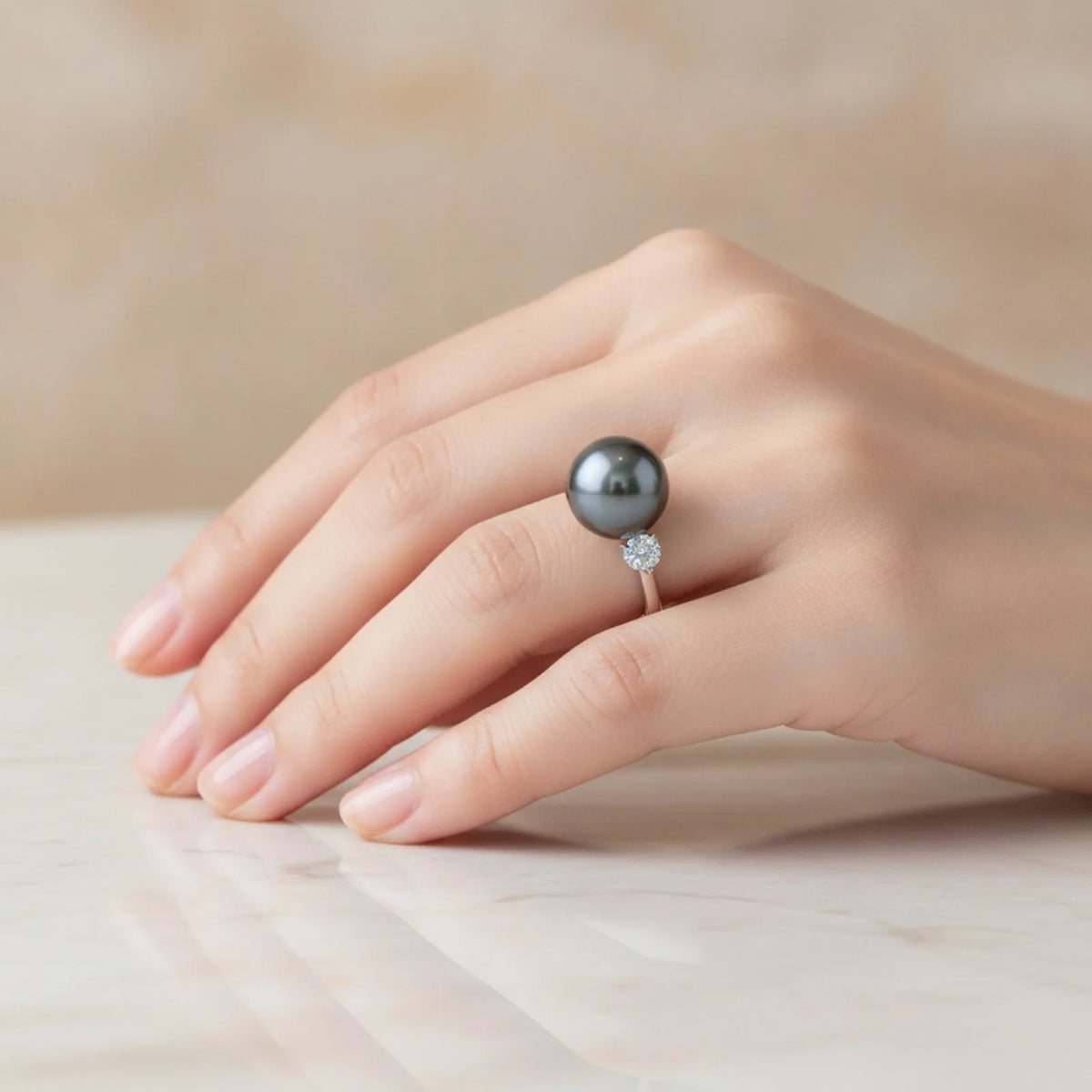 Bague Or Blanc Perle de Tahiti & Diamants Moissanite