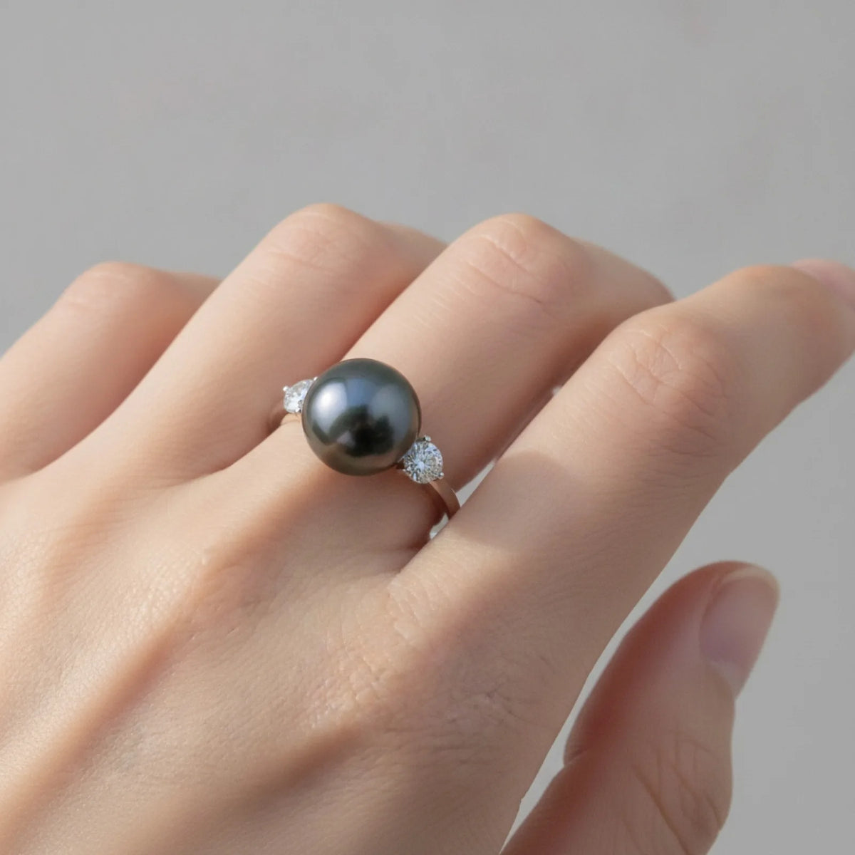 Bague Or Blanc Perle de Tahiti & Diamants Moissanite